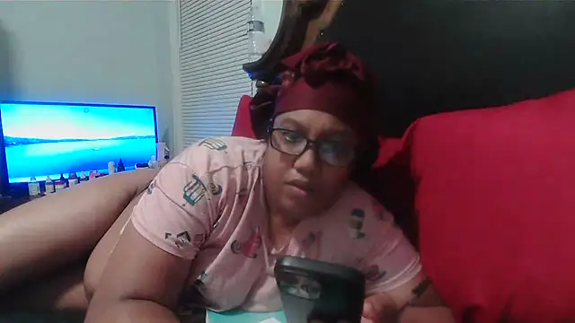 Snapshot of ebonyred chatting on February 2026 01:00:02 AM ebonyred online show from February 2026 01:00:02 AM