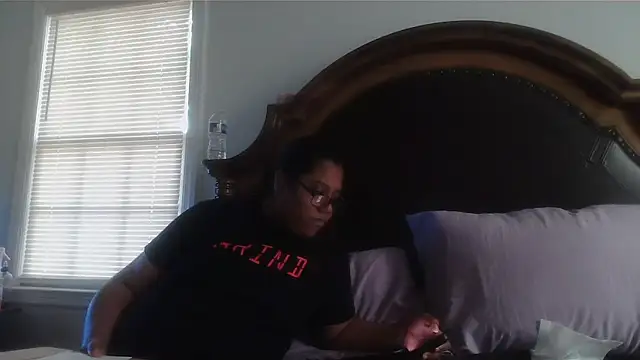 Snapshot of ebonyred chatting on February 2026 10:28:01 PM ebonyred online show from February 2026 10:28:01 PM