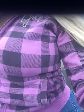 nicole valencia  online show from February 2025 08:43:02 PM