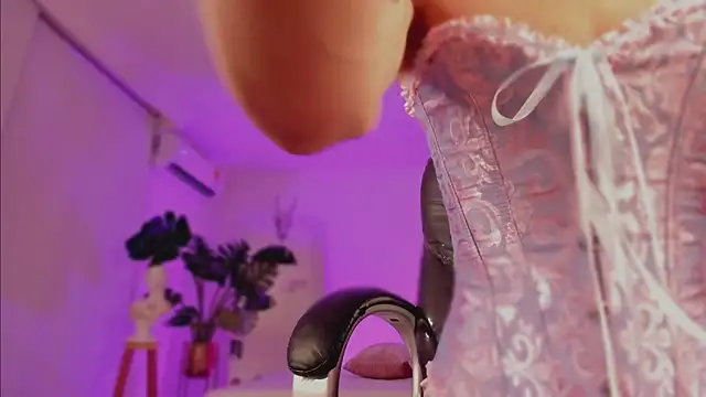 Taylor  foxxx online show from December 2024 04:14:01 AM