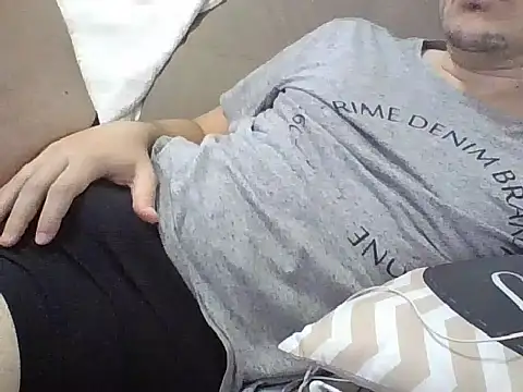 Snapshot of ShiitakeBR chatting on December 2024 06:49:01 PM ShiitakeBR online show from December 2024 06:49:01 PM