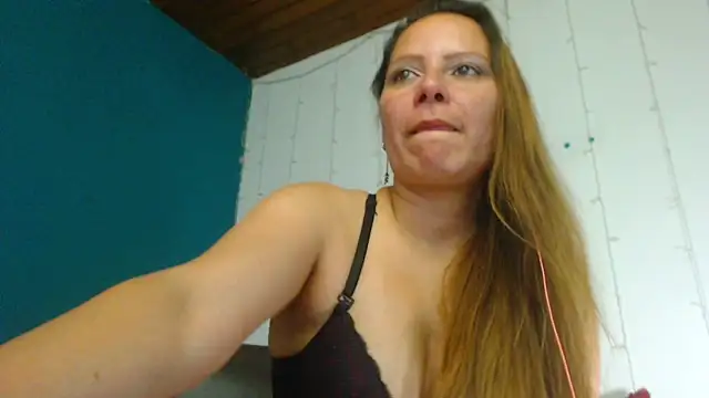 Snapshot of camila_delarosa chatting on January 2025 06:38:02 PM camila delarosa online show from January 2025 06:38:02 PM