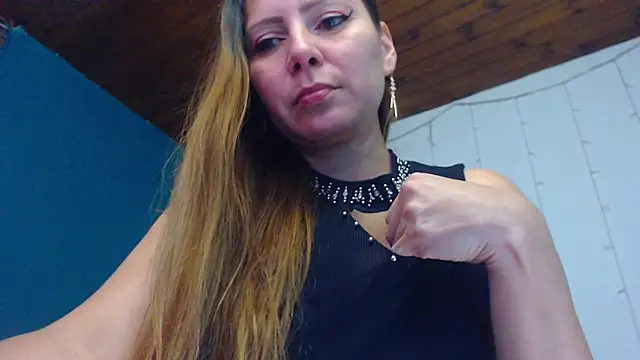 Snapshot of camila_delarosa chatting on February 2025 01:30:02 PM camila delarosa online show from February 2025 01:30:02 PM