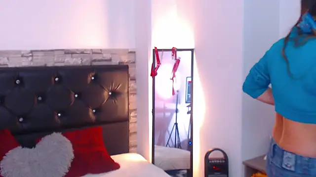 Snapshot of camila_delarosa chatting on February 2025 12:56:01 PM camila delarosa online show from February 2025 12:56:01 PM