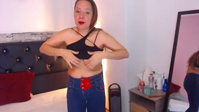 Snapshot of camila_delarosa chatting on March 2025 01:18:01 PM camila delarosa online show from March 2025 01:18:01 PM