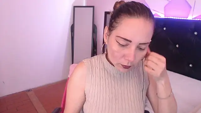 Snapshot of camila_delarosa chatting on October 2025 04:03:02 PM camila delarosa online show from October 2025 04:03:02 PM