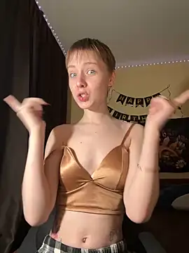 Snapshot of Crayzy_Luv chatting on February 2025 06:31:01 PM Crayzy Luv online show from February 2025 06:31:01 PM