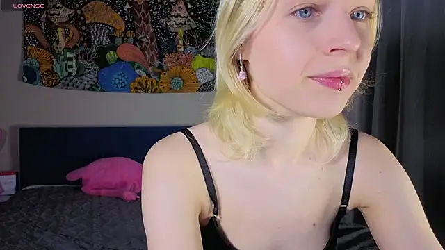 Snapshot of Crayzy_Luv chatting on March 2026 04:24:02 PM Crayzy Luv online show from March 2026 04:24:02 PM