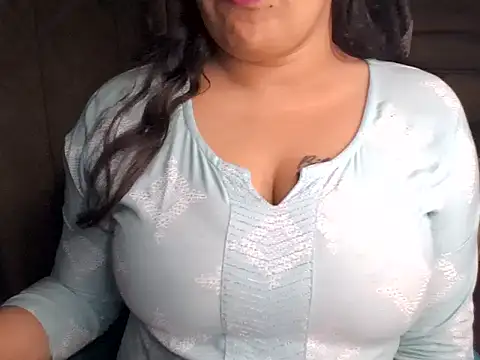 Trezza online show from November 2025 02:43:02 AM