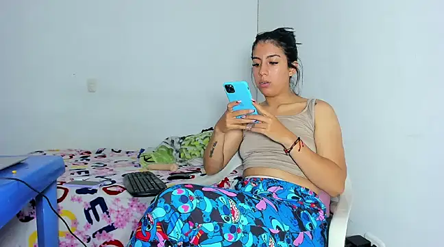 Snapshot of skinnyanai2 chatting on December 2024 07:11:01 PM skinnyanai2 online show from December 2024 07:11:01 PM