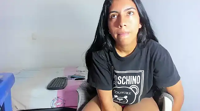 Snapshot of skinnyanai2 chatting on January 2025 03:22:02 PM skinnyanai2 online show from January 2025 03:22:02 PM