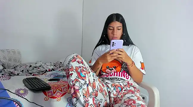 Snapshot of skinnyanai2 chatting on March 2025 02:18:01 PM skinnyanai2 online show from March 2025 02:18:01 PM