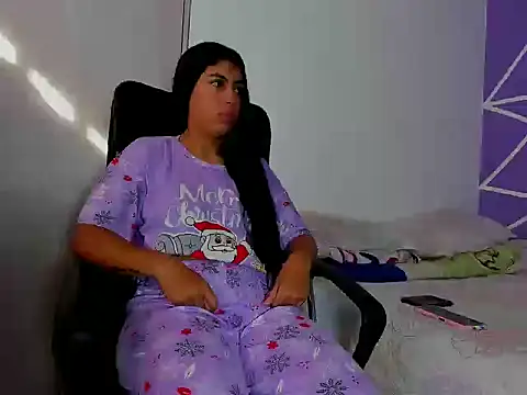 Snapshot of skinnyanai2 chatting on December 2025 01:17:04 PM skinnyanai2 online show from December 2025 01:17:04 PM