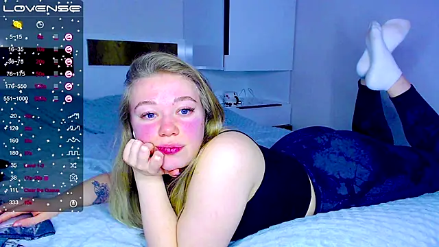 kitti kaattt online show from December 2024 12:14:02 PM