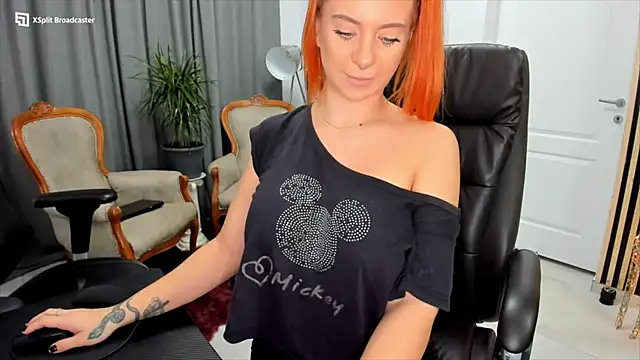 Snapshot of fireflowers_ chatting on December 2024 12:41:02 AM fireflowers online show from December 2024 12:41:02 AM