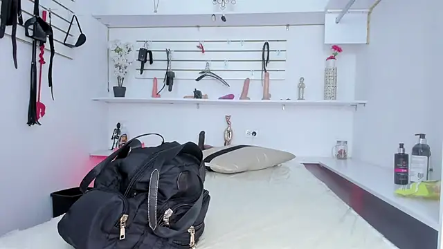 Alejandra Dunn online show from October 2025 08:18:02 PM