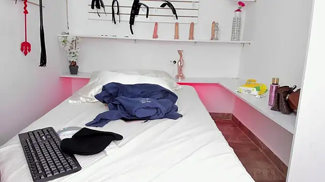 Alejandra Dunn online show from November 2025 02:49:02 PM