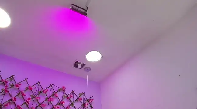 Oriana Guzman online show from March 2025 05:07:02 PM