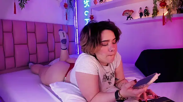 albaismynameX online show from February 2025 12:05:02 PM