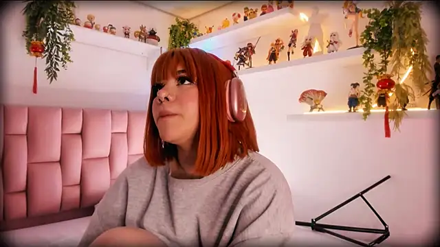 albaismynameX online show from February 2025 03:27:01 PM