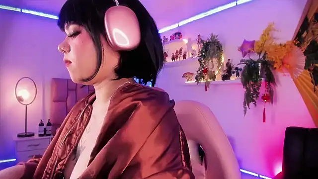 albaismynameX online show from February 2025 03:14:02 PM