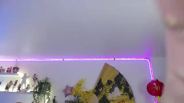 albaismynameX online show from March 2025 12:05:02 PM