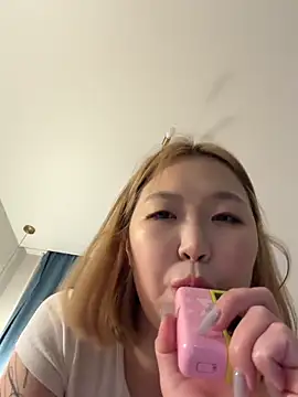 Snapshot of Aiko_Yumi chatting on June 2026 08:07:02 PM Aiko Yumi online show from June 2026 08:07:02 PM