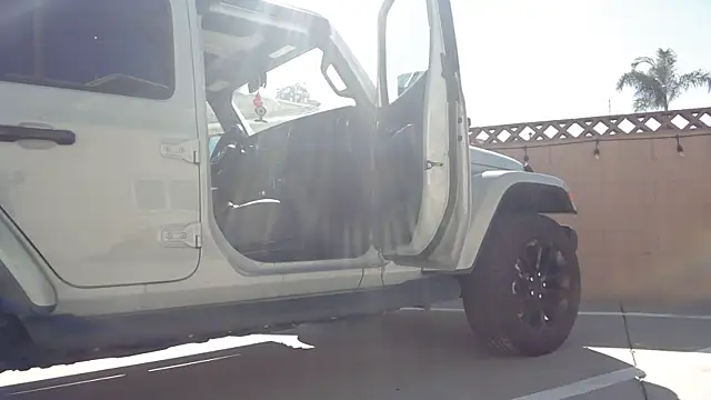 NatalieKneals online show from October 2025 08:43:02 PM