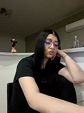 Snapshot of Milf_Abigail chatting on February 2025 05:10:01 AM Milf Abigail online show from February 2025 05:10:01 AM