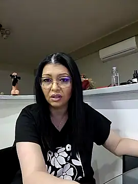 Snapshot of Milf_Abigail chatting on February 2025 01:20:02 AM Milf Abigail online show from February 2025 01:20:02 AM