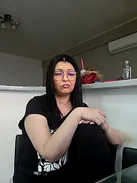 Snapshot of Milf_Abigail chatting on February 2025 05:44:02 AM Milf Abigail online show from February 2025 05:44:02 AM