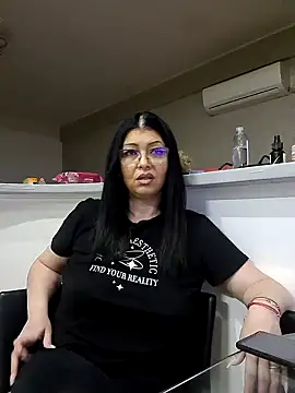 Snapshot of Milf_Abigail chatting on March 2025 03:24:01 AM Milf Abigail online show from March 2025 03:24:01 AM