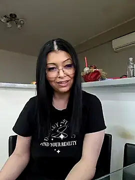 Snapshot of Milf_Abigail chatting on March 2025 06:27:01 AM Milf Abigail online show from March 2025 06:27:01 AM