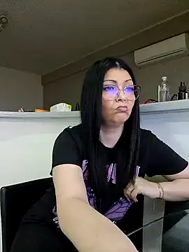 Snapshot of Milf_Abigail chatting on March 2025 05:54:01 AM Milf Abigail online show from March 2025 05:54:01 AM