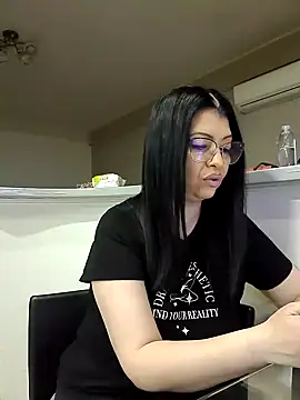 Snapshot of Milf_Abigail chatting on March 2025 02:27:01 AM Milf Abigail online show from March 2025 02:27:01 AM