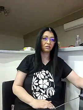 Snapshot of Milf_Abigail chatting on March 2025 02:08:01 AM Milf Abigail online show from March 2025 02:08:01 AM