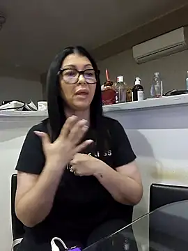 Snapshot of Milf_Abigail chatting on September 2025 01:40:02 AM Milf Abigail online show from September 2025 01:40:02 AM