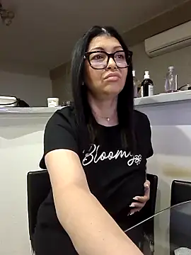 Snapshot of Milf_Abigail chatting on September 2025 01:21:02 AM Milf Abigail online show from September 2025 01:21:02 AM