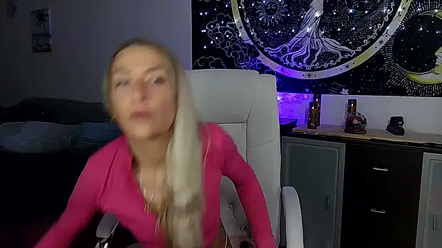 SexxyLiviaa online show from November 2025 04:38:02 PM