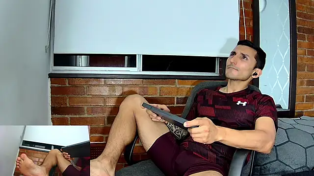 Snapshot of Marck_Muscle chatting on January 2025 04:22:02 AM Marck Muscle online show from January 2025 04:22:02 AM