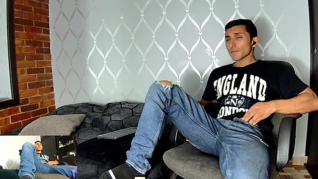 Snapshot of Marck_Muscle chatting on January 2025 12:57:02 AM Marck Muscle online show from January 2025 12:57:02 AM