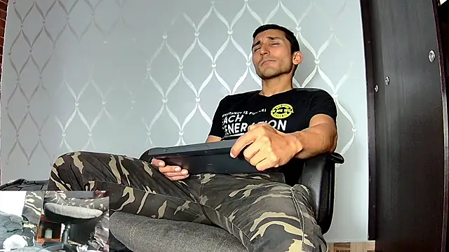 Snapshot of Marck_Muscle chatting on January 2025 01:16:01 AM Marck Muscle online show from January 2025 01:16:01 AM