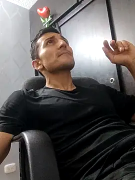 Snapshot of Marck_Muscle chatting on February 2025 12:43:01 AM Marck Muscle online show from February 2025 12:43:01 AM