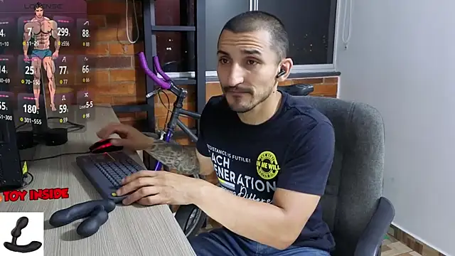 Snapshot of Marck_Muscle chatting on September 2025 03:38:02 AM Marck Muscle online show from September 2025 03:38:02 AM