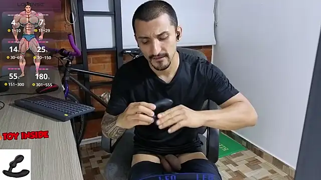 Snapshot of Marck_Muscle chatting on September 2025 12:13:02 AM Marck Muscle online show from September 2025 12:13:02 AM