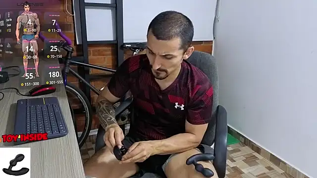 Snapshot of Marck_Muscle chatting on September 2025 01:20:01 AM Marck Muscle online show from September 2025 01:20:01 AM