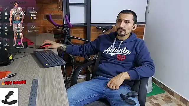 Snapshot of Marck_Muscle chatting on October 2025 02:54:01 AM Marck Muscle online show from October 2025 02:54:01 AM