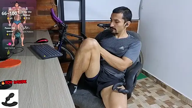 Snapshot of Marck_Muscle chatting on October 2025 01:59:02 AM Marck Muscle online show from October 2025 01:59:02 AM