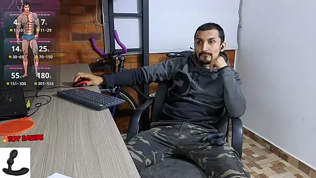 Snapshot of Marck_Muscle chatting on October 2025 01:49:01 AM Marck Muscle online show from October 2025 01:49:01 AM