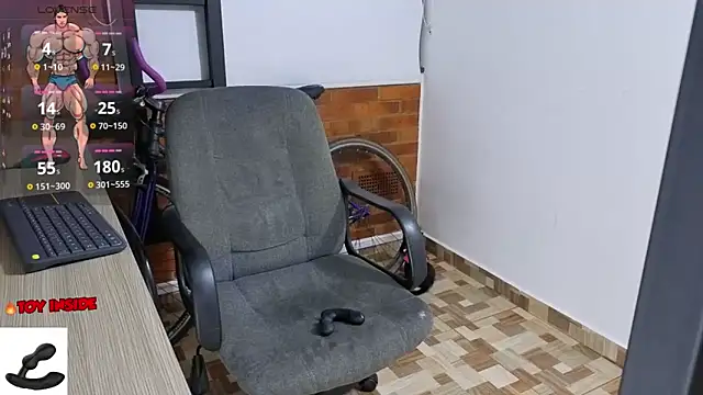 Snapshot of Marck_Muscle chatting on October 2025 12:55:02 AM Marck Muscle online show from October 2025 12:55:02 AM